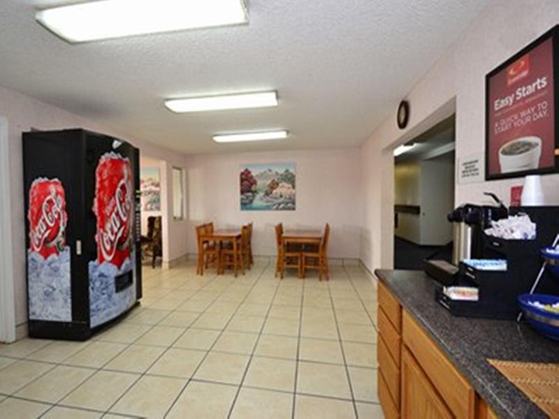 Econo Lodge Gallup Restaurant photo