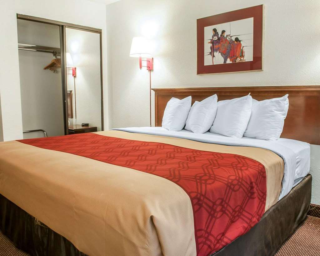 Econo Lodge Gallup Room photo