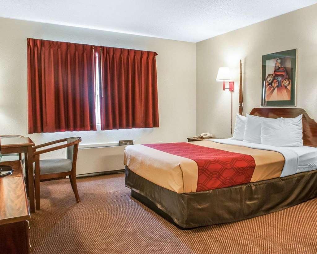Econo Lodge Gallup Room photo