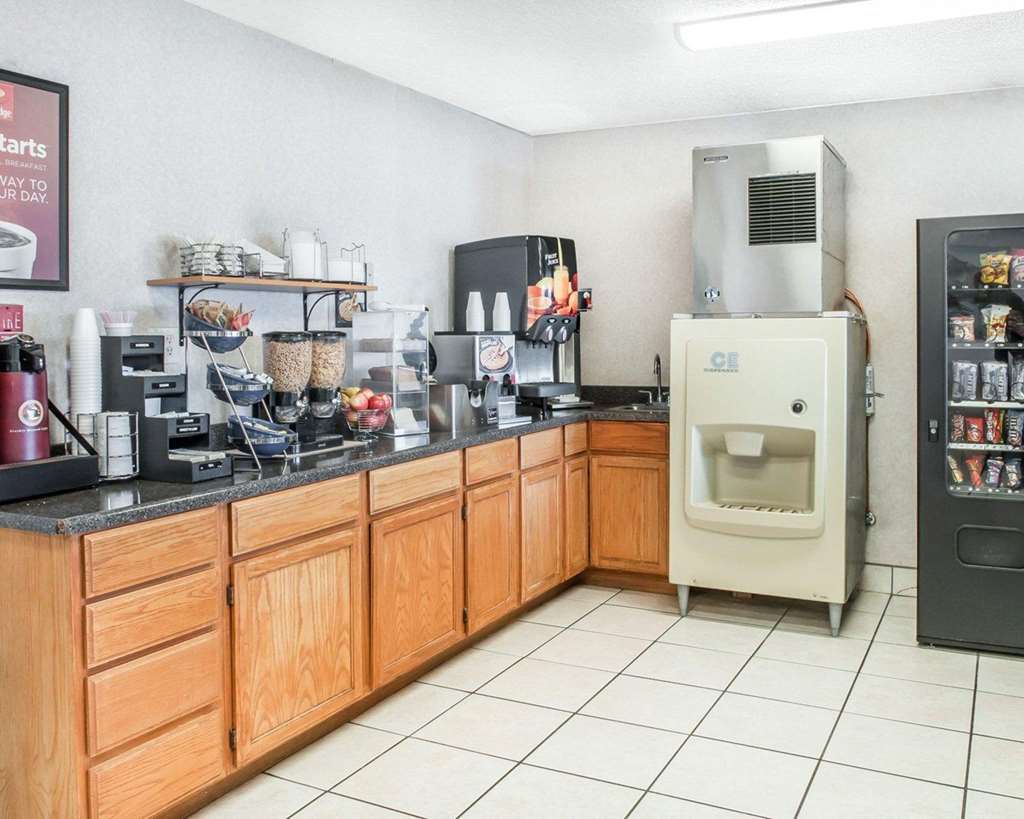 Econo Lodge Gallup Restaurant photo