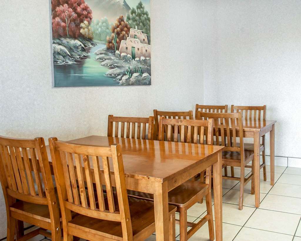 Econo Lodge Gallup Restaurant photo